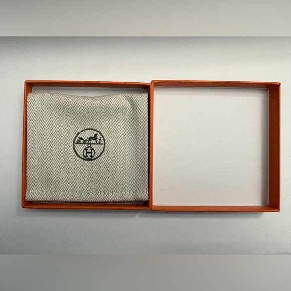 Hermès Brown Leather Hook Bracelet Palladium Hardware Box & Dusty included - Picture 6 of 8